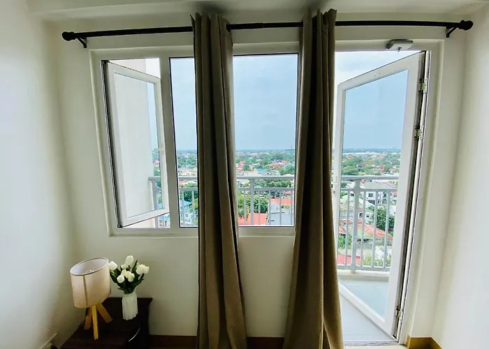 Apartment Luxury Two Bedroom With Balcony In South Of Pinas