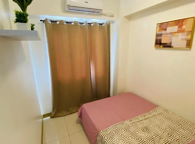Luxury Two Bedroom With Balcony In South Of Pinas Manila