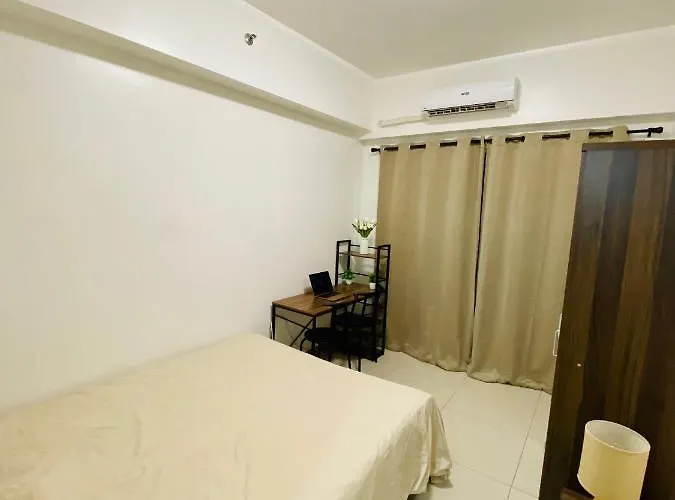 Apartment Luxury Two Bedroom With Balcony In South Of Pinas