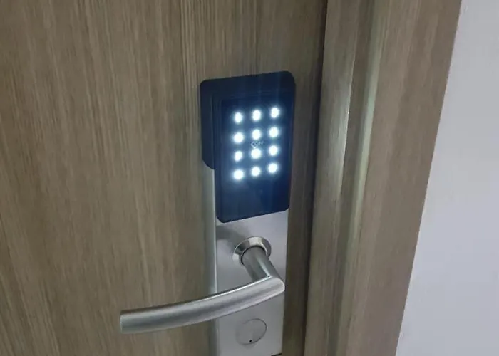 Luxury Two Bedroom With Balcony In South Of Pinas Apartment Manila